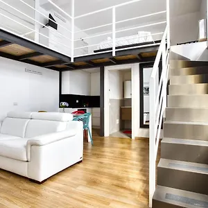 Joivy Charismatic 1-bed Flat With Parking , Milano Italia